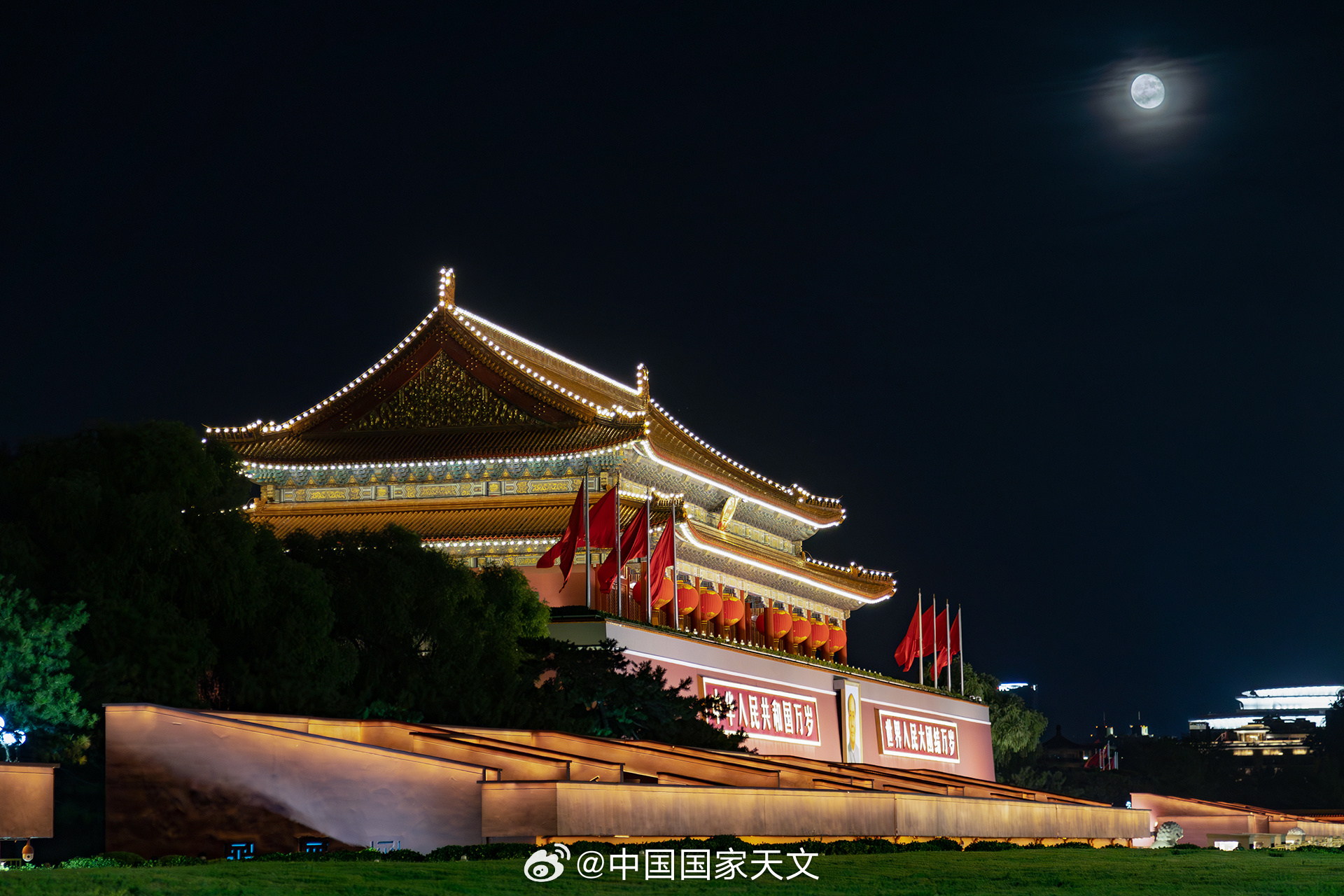 1751772493150768.jpg 天安门10.jpg